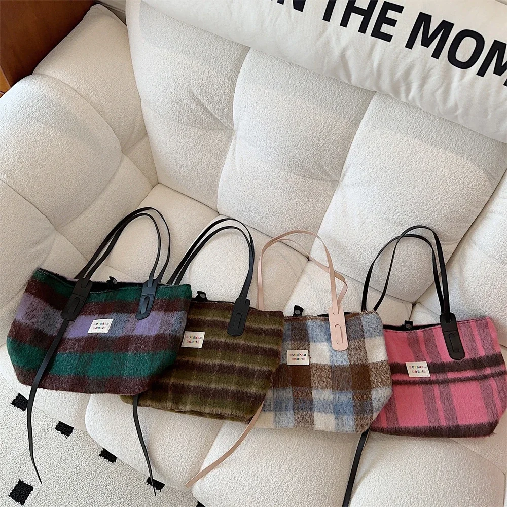 Vintage Plush Ladies Shoulder Bag Sweet Plaid Female Travel Tote Woolen Handbags Large Capacity Retro Women\'s Commute Bags Purse