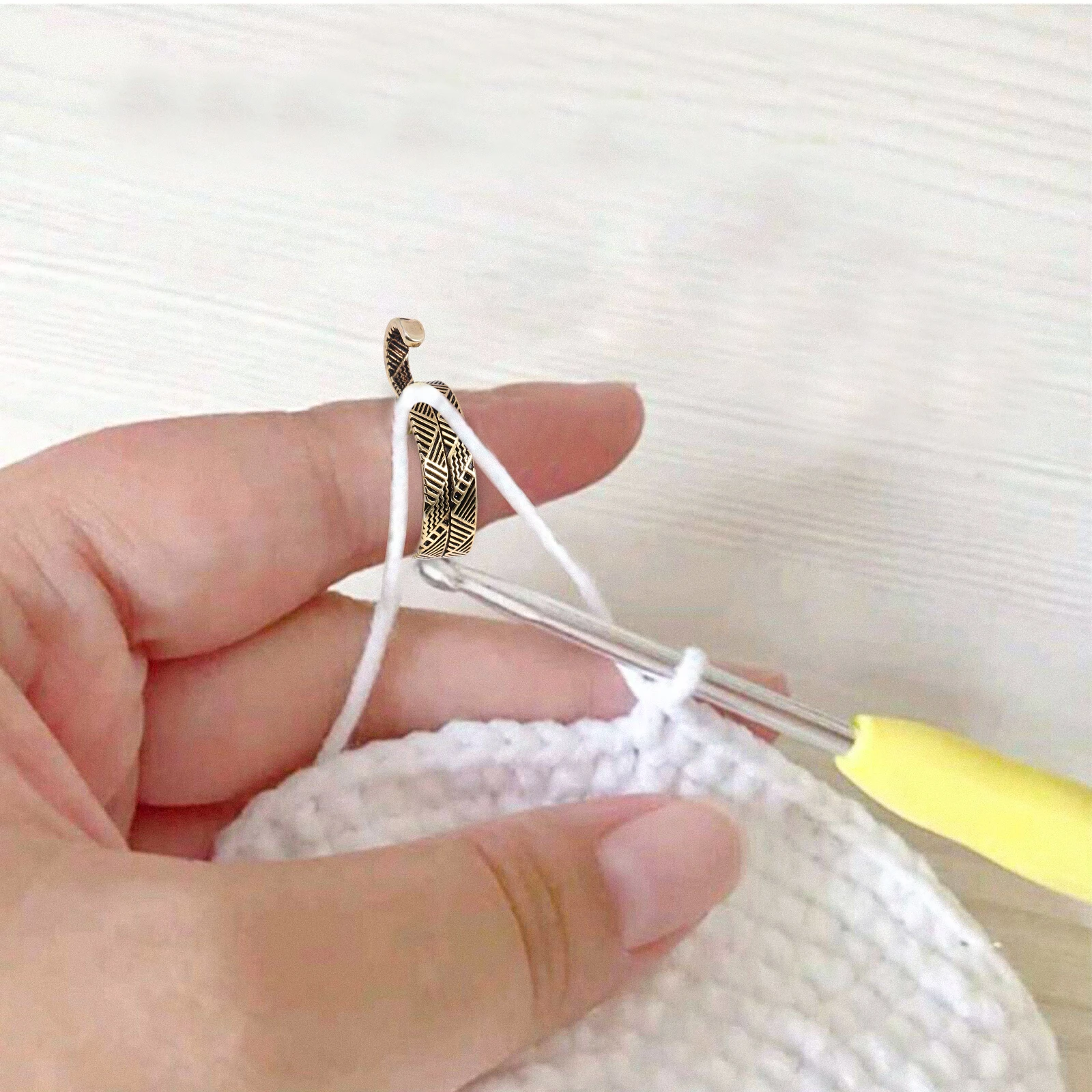 

2 Pcs Copper Knitting Loop Rings Thread Guide Tool Adjustable Yarn Holder Sewing Supplies Crochet Accessories Craft Gift