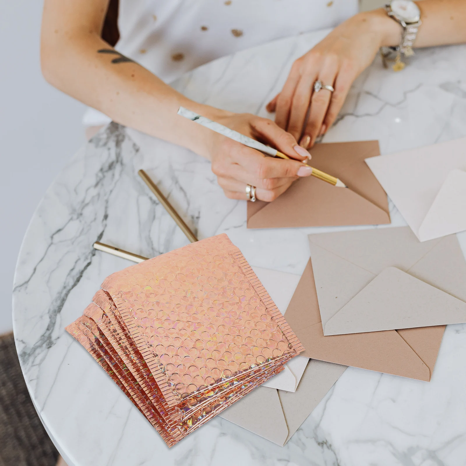 ซองกันกระแทกแบบปิดผนึกเอง 20 ชิ้น สำหรับจัดส่งเสื้อผ้า ซองกันน้ำสำหรับธุรกิจขนาดเล็ก