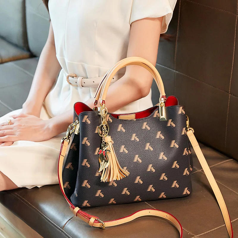 

Модная элегантная кожаная сумка-тоут для женщин, роскошная дизайнерская сумка через плечо, большая вместительная сумка для подгузников, простая текстурированная сумка для поездок на работу.