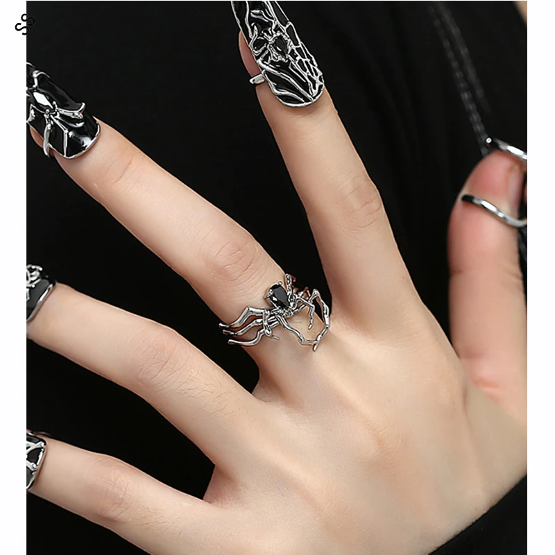 Trendy Metal Spider Ring for Women - Unique Minimalist Design, Adjustable Open Finger Fashion Accessory, Perfect for Daily Wear