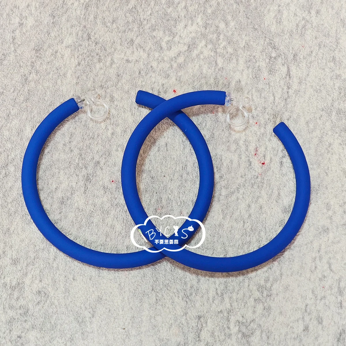 Orecchini cosplay anime rossi Orecchini rotondi grandi esagerati con set di occhiali a mezza montatura per costume Momo Ayase