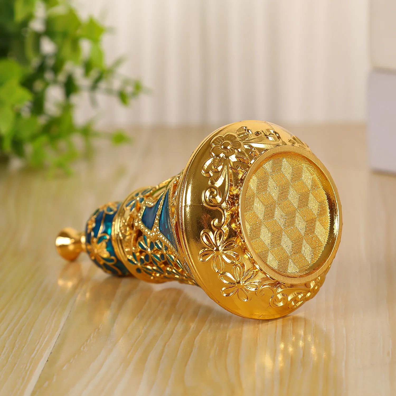 Geur- en parfumflessen, metale - Home Fragrance Dubai recensie en prijs