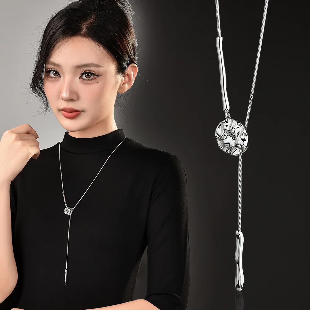 هذه قلادة السترة الهندسية متعددة الاستخدامات للخريف والشتاء هي قلادة طويلة عصرية وشخصية للنساء