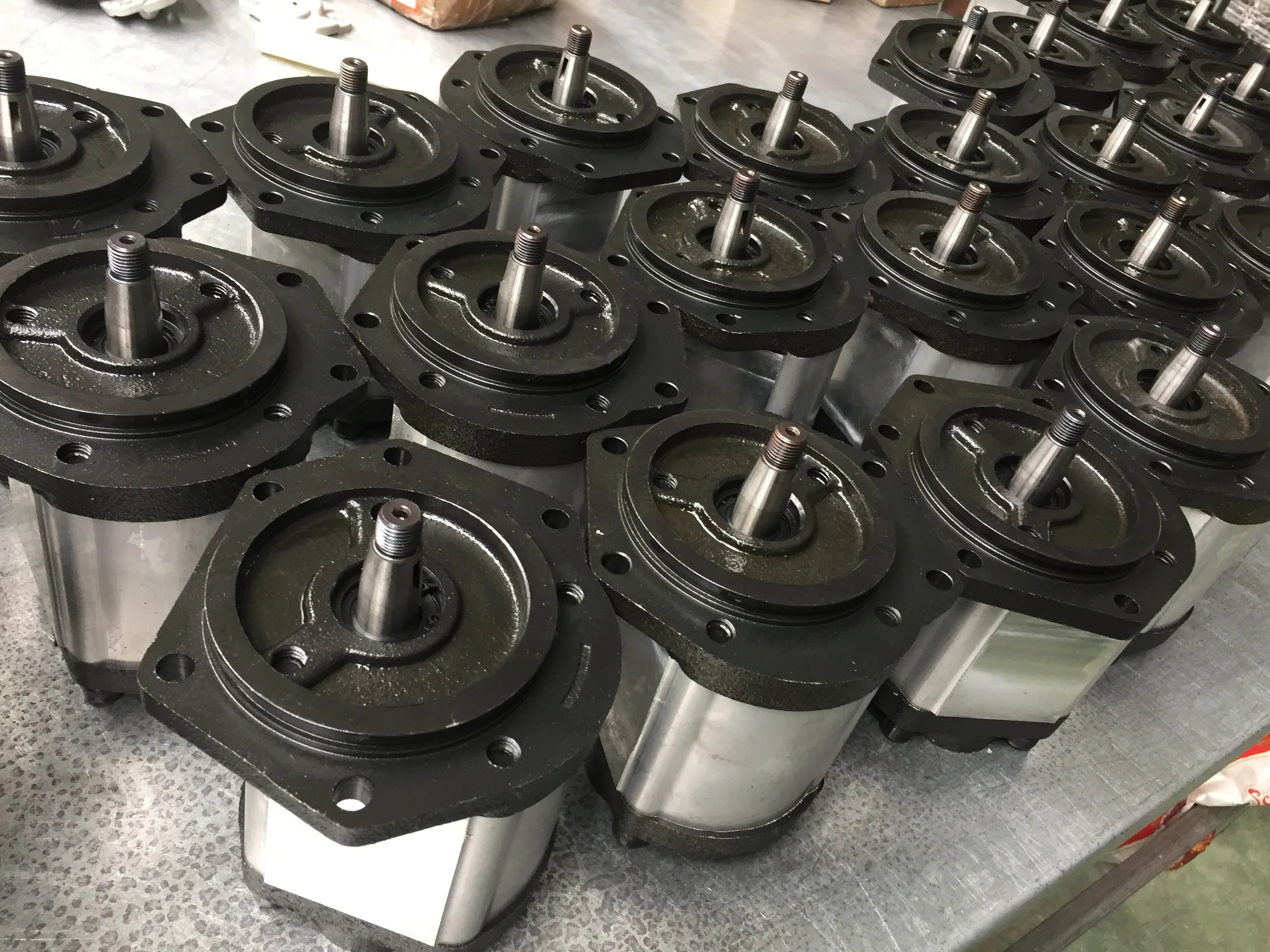 041683T2 مضخة التروس الهيدروليكية لجرار ماسي فيرغسون 297 475 630 650 299 465