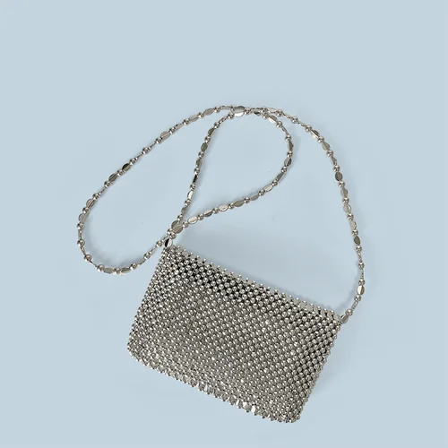 Imagen 2 del producto Novedad de verano, bolso para teléfono con tapa y cuentas hecho a mano con diseño hueco plateado Retro Blingbling