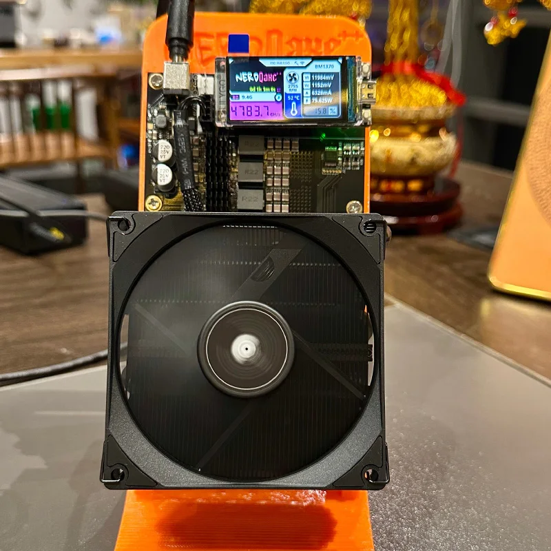 Bitaxe NerdQaxe++ 4.8TH/s Bitcoin Miner com 4 BM1370 Asic Chips Solo BTC Mining Machine 68W 2.4G WiFi Open-Source