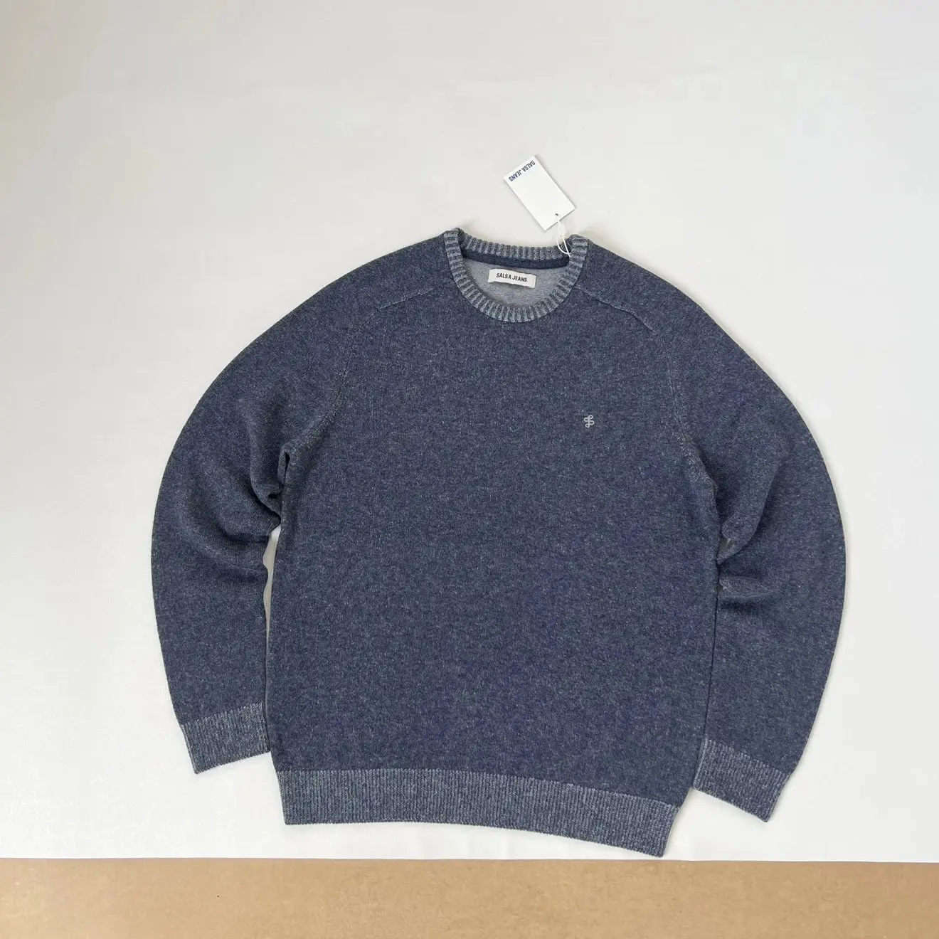 سالسا جينز سترة محبوكة مطرزة من مزيج الصوف برقبة دائرية