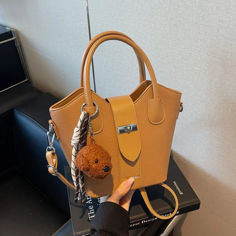 

Luxury Designer Crossbody Handbag Vintage Clutch For Fashion Women Minimalist With Large Capacity Logo