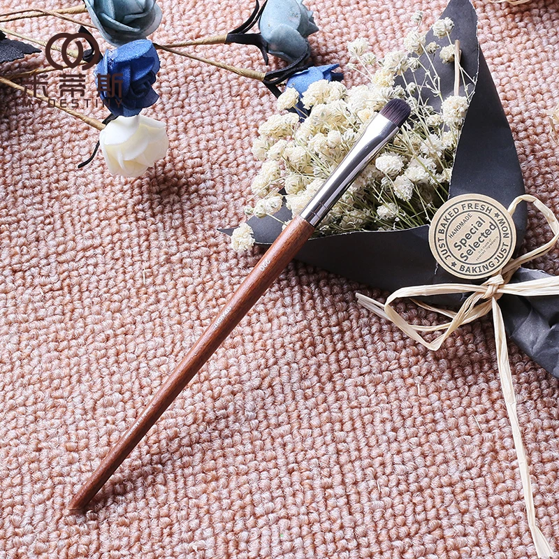 MUF Series Makeup Brush MUF220 Small Eyeshadow Brush Fiber Hair Brown Handle Arc Small Concealer Eyeshadow Makeup Brush