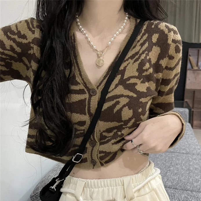 Kimutomo Women Vintage Leopard Print V-Neck Knit Cardigan Cropped Waist-Cinching Short Sweater Jacket Autumn Petite Chic Top