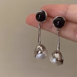 INS Cold Style Retro Design Black And White Pearl Earrings Small Fashion Women Jewelry Gifts