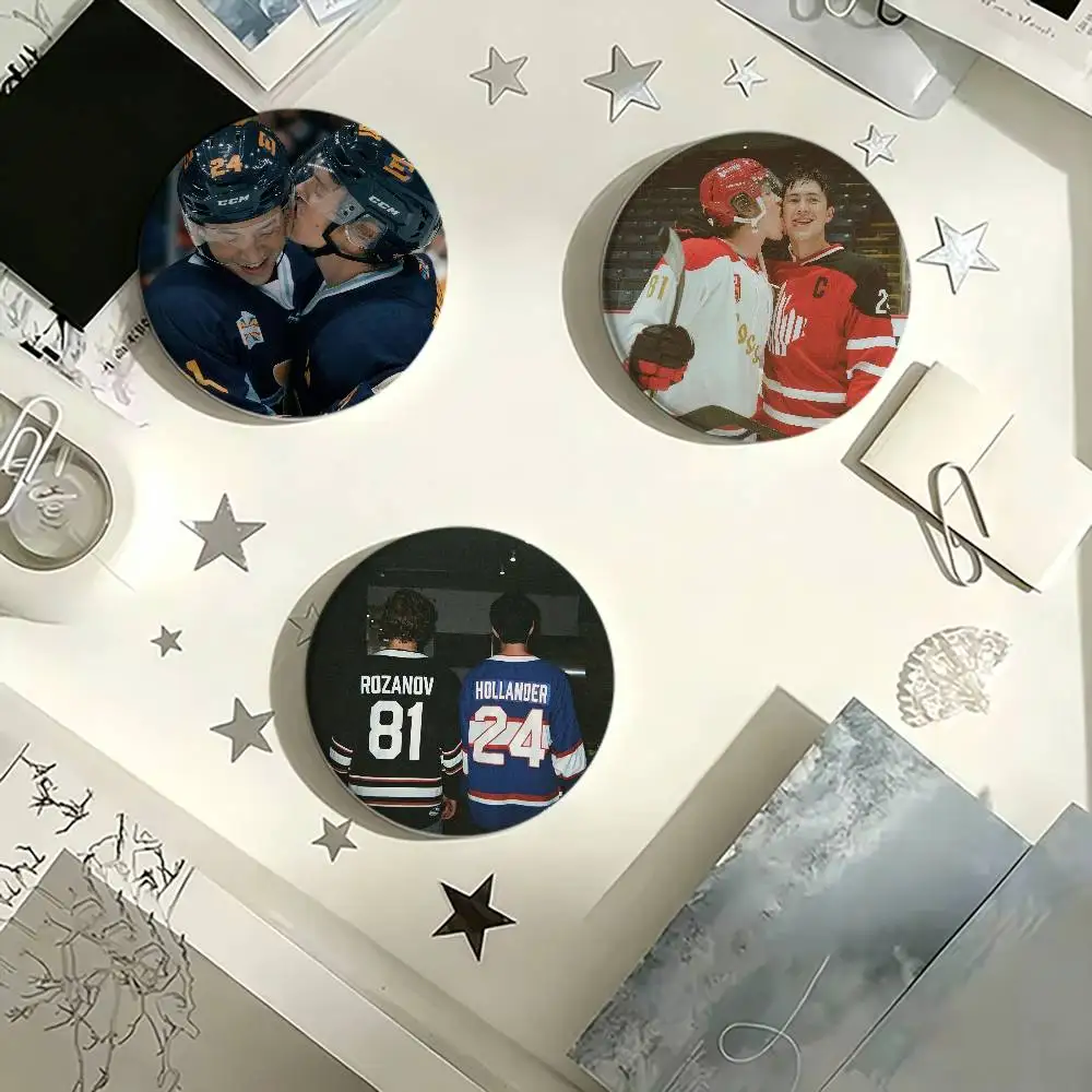 

Hudson Williams and Connor Storrie Brooches Cartoon Badge Pins Backpack Hat Accessories Friend Gift