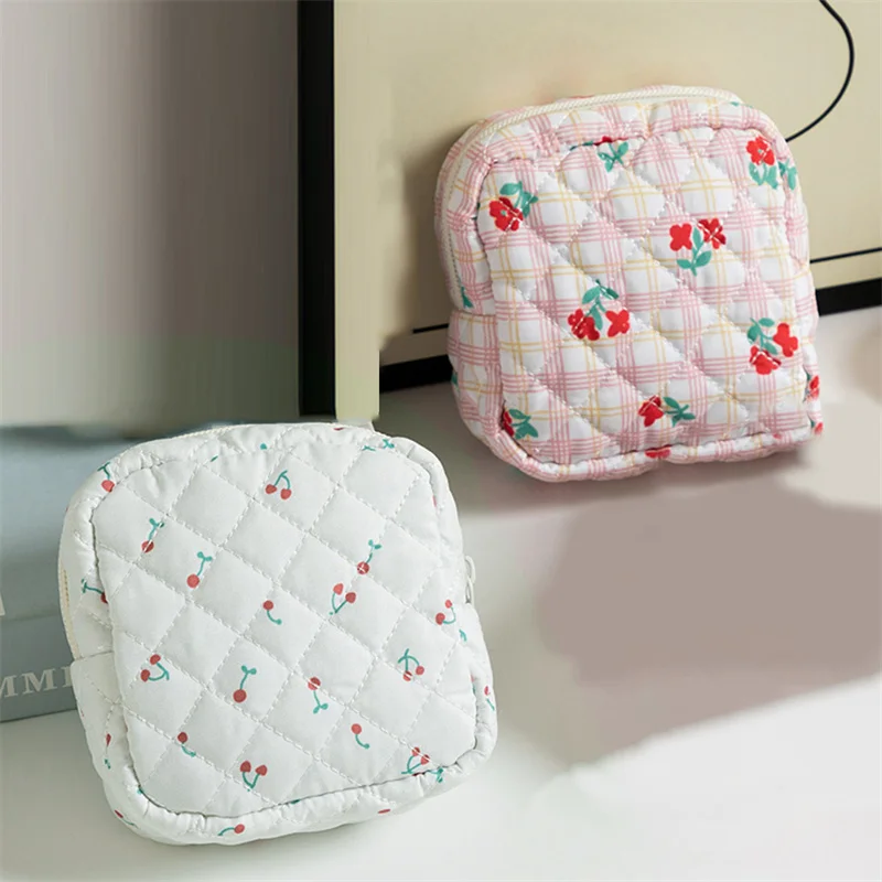 Korean Square Small Makeup Bag Student Small Earphones Zero Wallet Girl Portable Lipstick Storage Bags