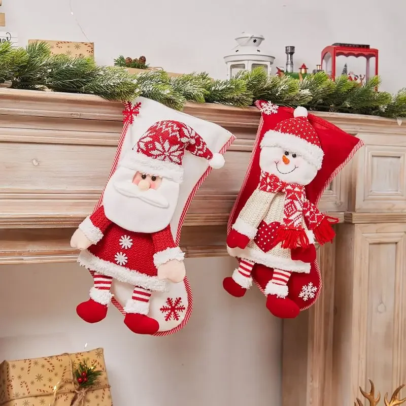 Weihnachten dekorative Lieferungen Weihnachtsmann süße kleine Socken Weihnachtsbaum Kleiderbügel Weihnachtssocken Geschenktüte