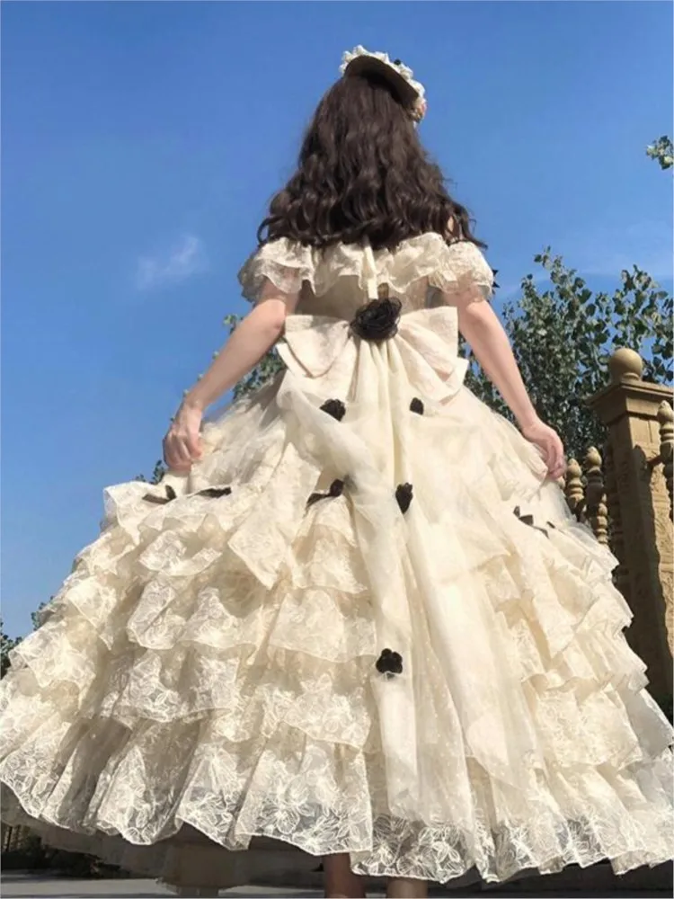 งานแต่งงานสีขาวแสงหรูหราของนักเรียนชนกลุ่มน้อยวันพิธีมวัยชุดพิธีกร