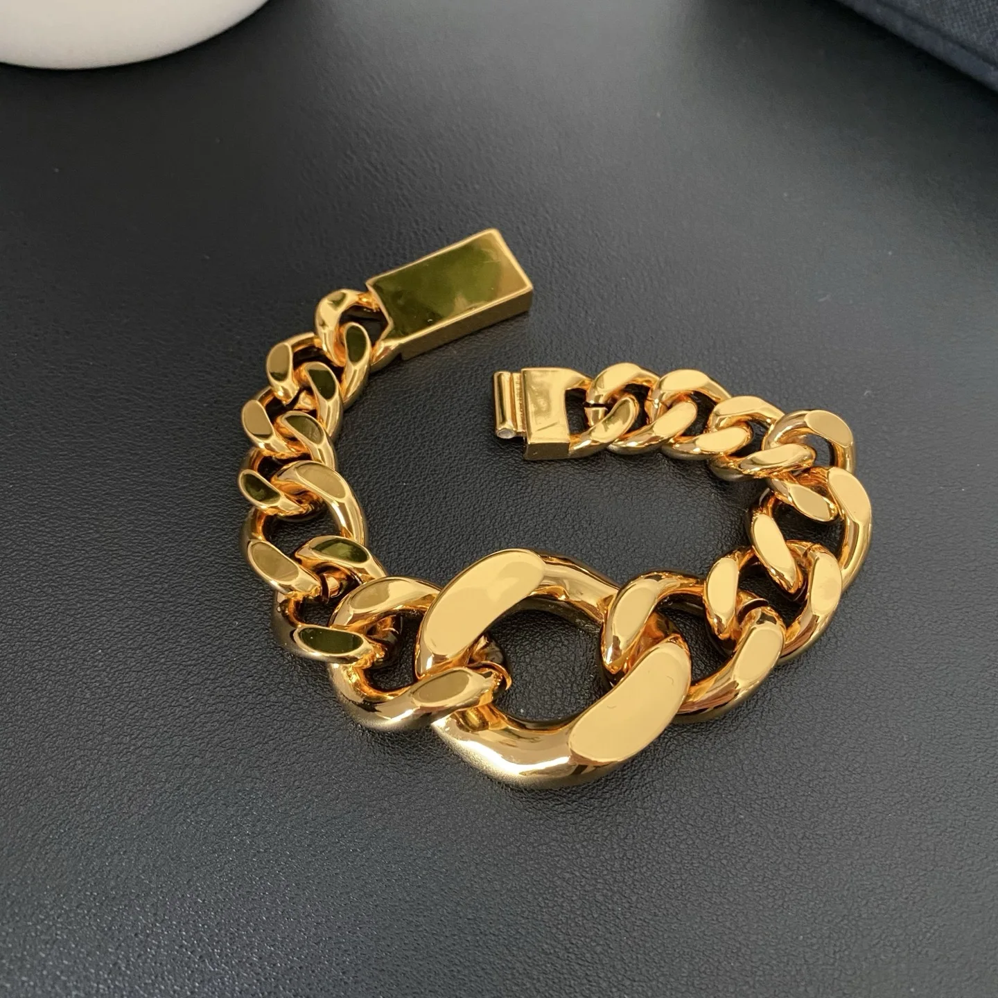 2026 Fashion Europe America Designer Brand Brass Gold Plated Wide Chain Popular Bracelet Woman Top Quality Luxury Jewelry