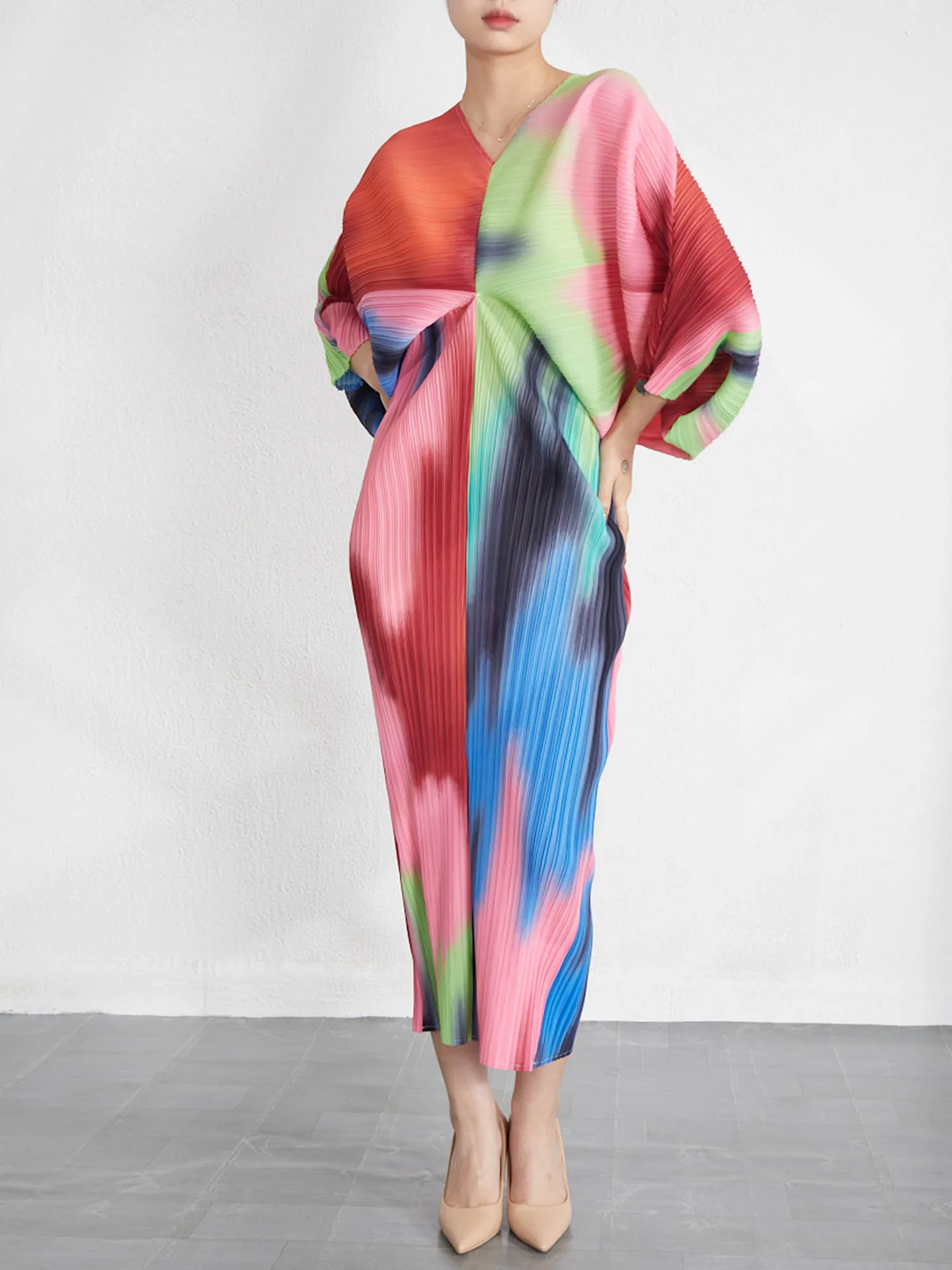 

Pleated High-end Dress Women's 2023 Spring And Autumn New Retro Printing Large Size Seven-point Sleeve V-neck Long Dress