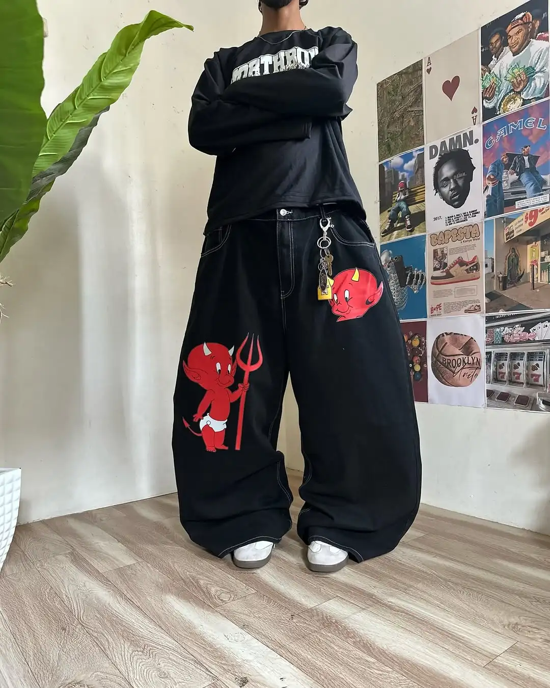 Harajuku Y2K القوطي موضة كوميدية الشيطان الشيطان الصغير طباعة نمط الجينز الرجال الصيف الشارع البوب الهيب هوب الراب بنطلون أسود