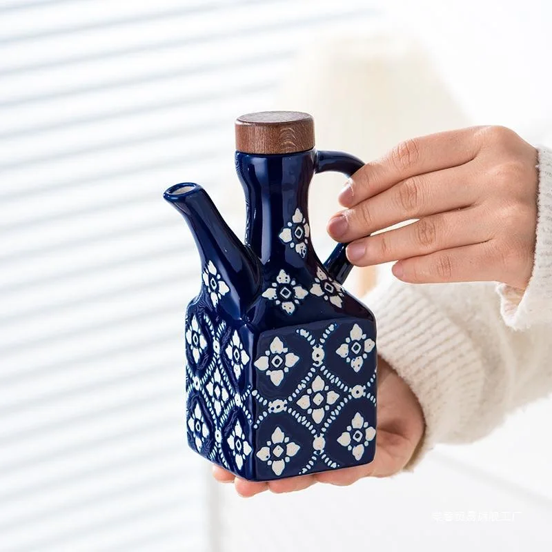 250ML Ceramic Oil Pot American Style Household Oil Bottle Blue Printed Oil Bottle Soy Sauce Vinegar Pot Kitchen Seasoning Bottle