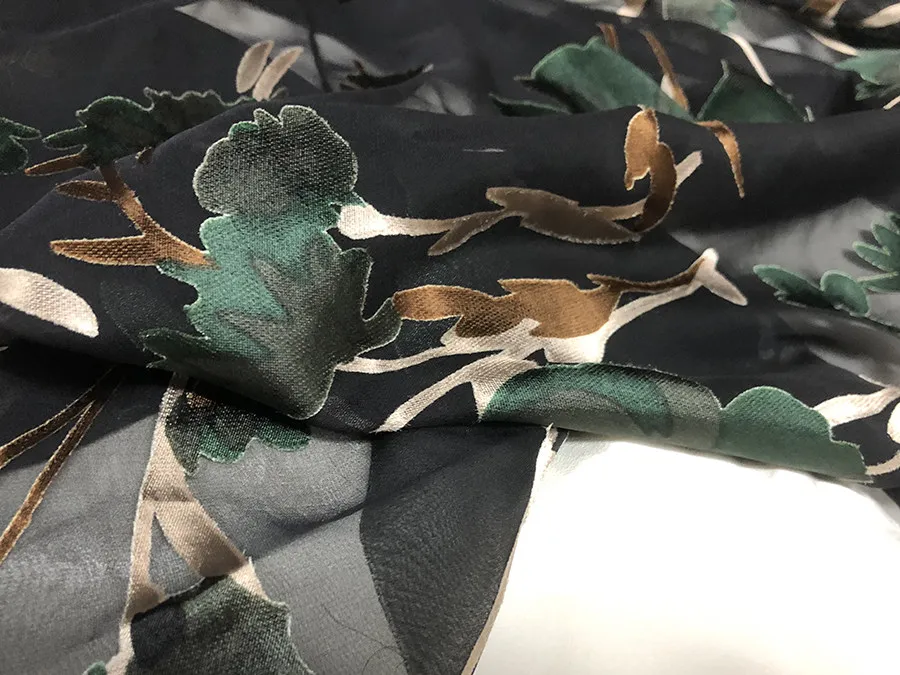Designer Cloth Fashionable Black Bottom Dark Green Flower Yarn-Dyed Silk Fabric Silk Clothing Fabric Dress DIY