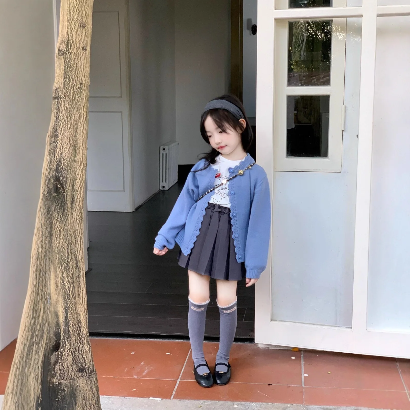 2025 new children's clothing autumn and winter Korean version of girls' knitted cardigan little girl jacket foreign blue sweater