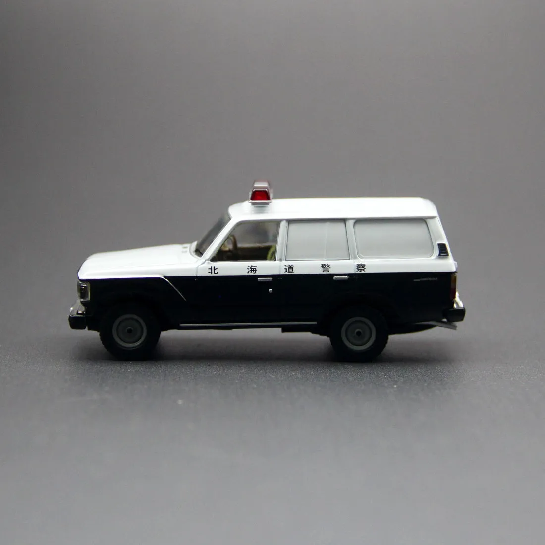 In Stock TOMY TLV LV-N371a Toyota Land Cruiser 60 Hokkaido Police Patrol Car 1/64 Diecast Model