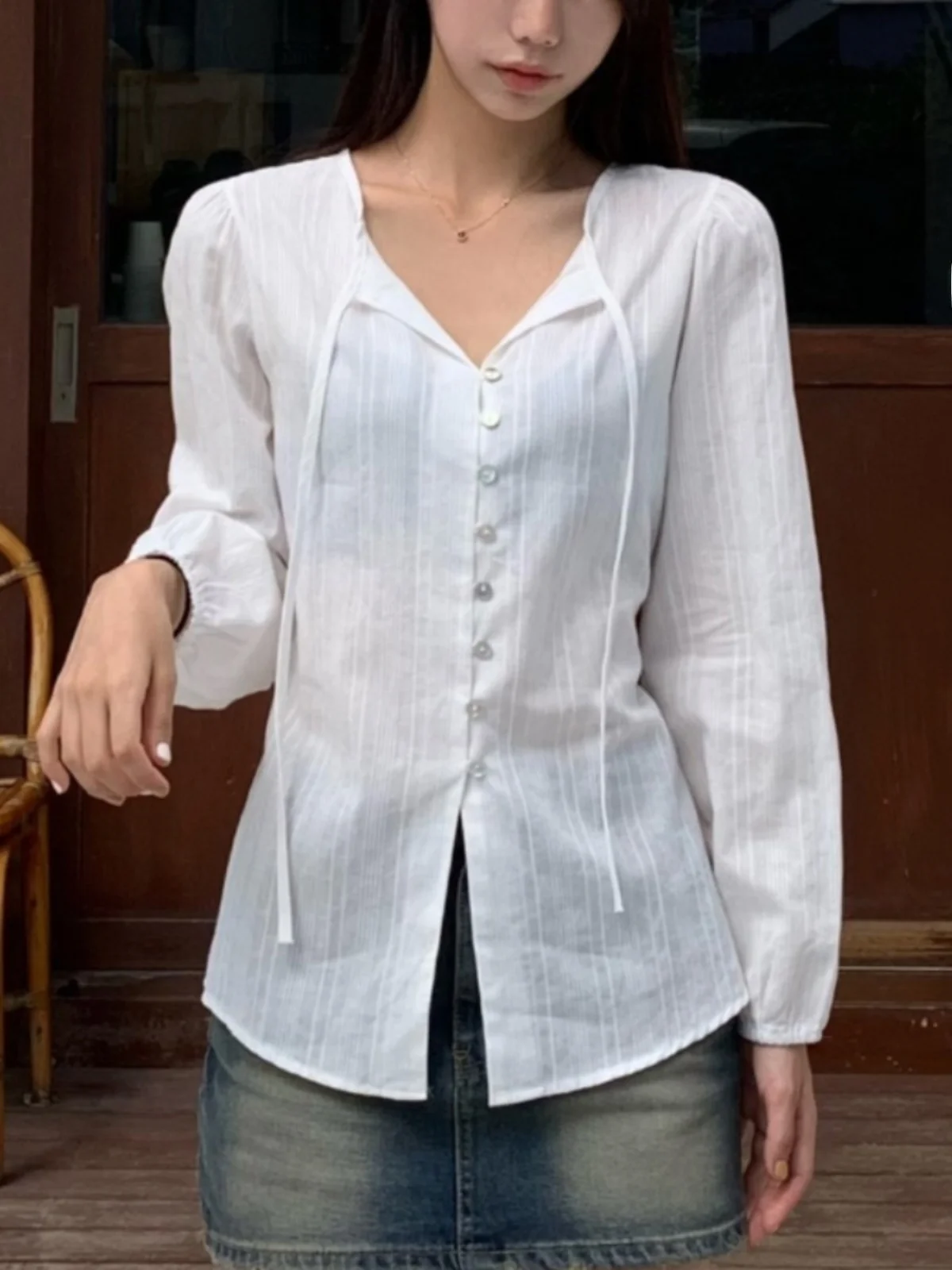 

Spring 2025 Women's Slim Fit Long Sve White irt Belted Design Korean Sle Commute Bubble Sve Regular Length Pure Color