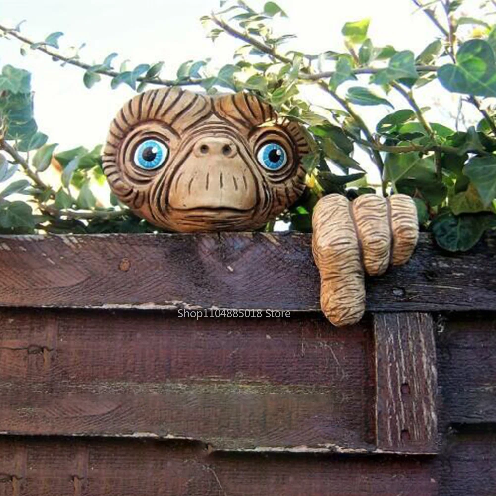 

Resin Craft Alien Peeker Statue Yard Art Ornament Garden Fences Door Decoration
