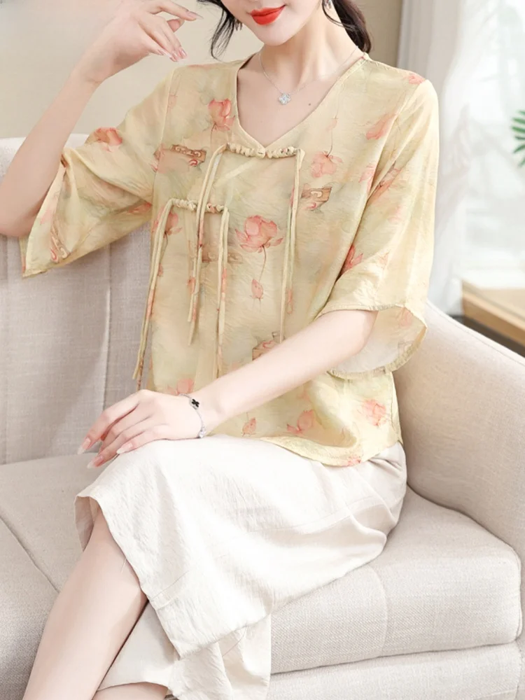 

Новый китайский летний комплект одежды для мам 2025 года: модный шифоновый топ и брюки для женщин среднего возраста