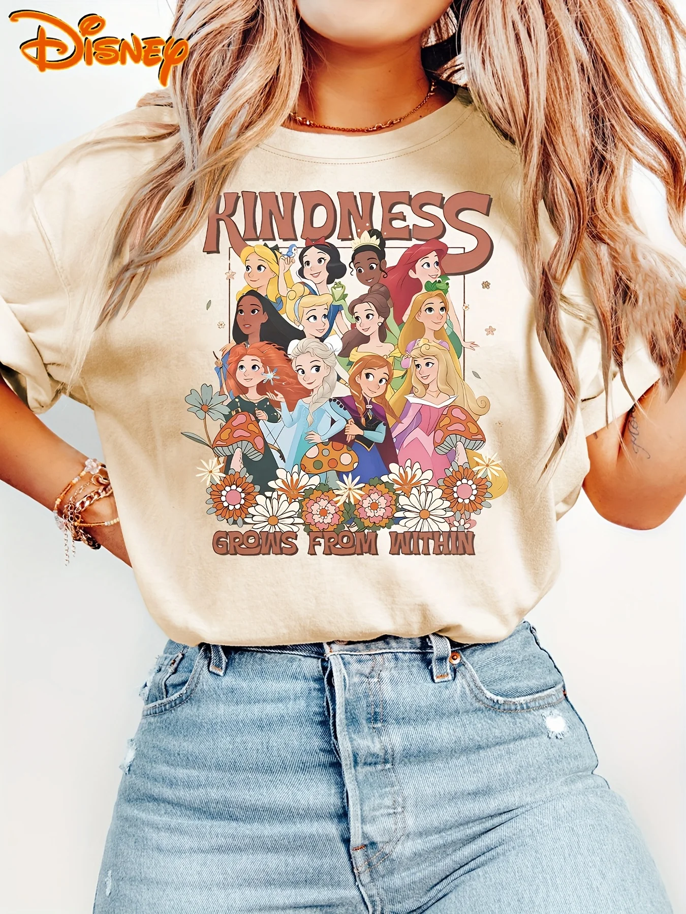 T-shirt a maniche corte con collo rotondo nero con volto sorridente unico e confortevole da donna stampata con motivo Disney 2025