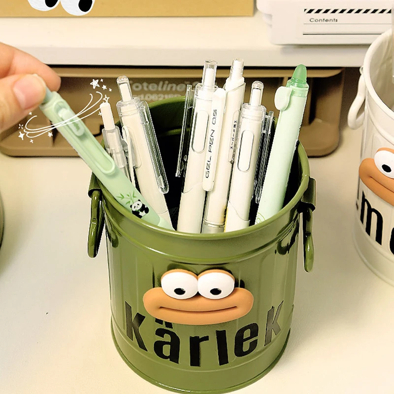 يحتوي حامل القلم على مستوى عالٍ من المظهر شخصية كرتونية ومناسبة لمكاتب ومكاتب الطلاب
