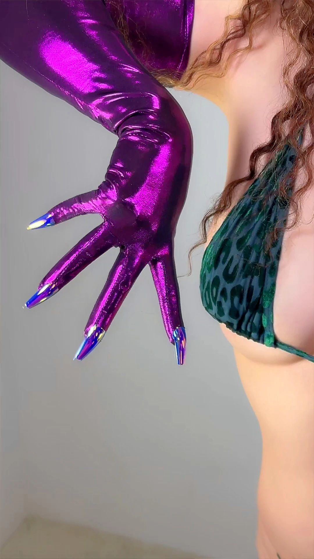 HOLOGRAPHIC Purple GLOVES with Nails Shiny Liquid Metallic NAIL Gloves 70CM Long Thin Elastic Fashion Gothic Events Opera Glove