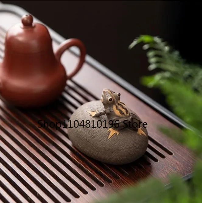 1.3“Tea Pet Small Water Spray Yixing Zisha Purple Clay Chestnut Frog Statue