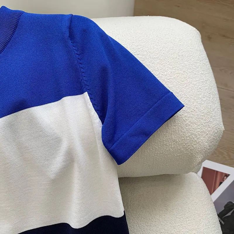 نمط جديد من كسر القهوة الفرنسية الخصر المعانقة التخسيس تصميم المتخصصة تي شيرت تنورة فستان محبوك صغير