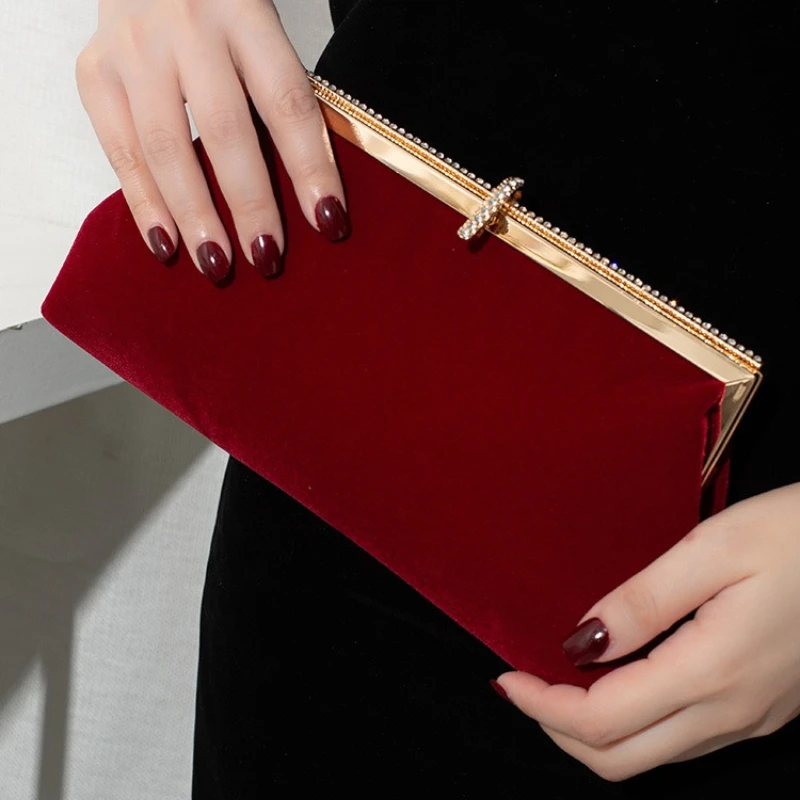 

Evening Party Velvet Purse for Women New Style Diamond Buckle Mother's Wedding Clutch Elegant Winter Gown Red Gala Handbag