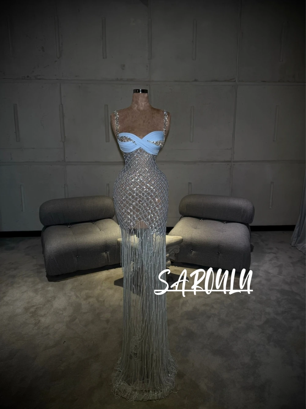 

Diamond Crystals Tassel Sequins Gird Pattern Prom Gown Glamorous Spaghetti Straps Customized See Through Modern Evening Dress