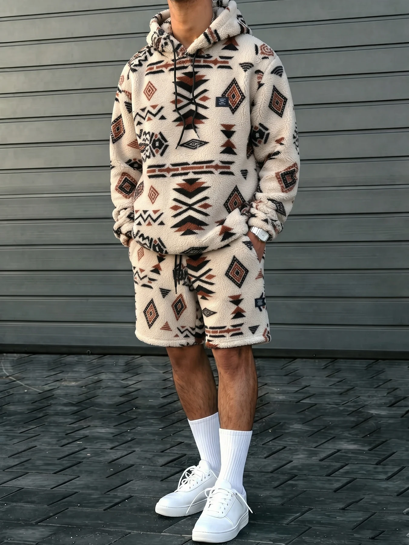 Men's Retro Diamond Pattern Fleece Hooded Sweatshirt and Shorts Set, Thickened for Autumn and Winter, Warm and Loose-Fitting Home Wear, Plush Two-Piece Set