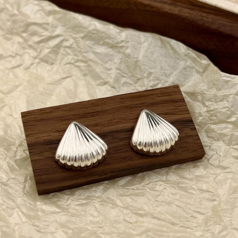 Shell Patterned Silver Ear Stud Fashionable Classic Simple Exclusive Sophisticated Accessory High End Style for Women