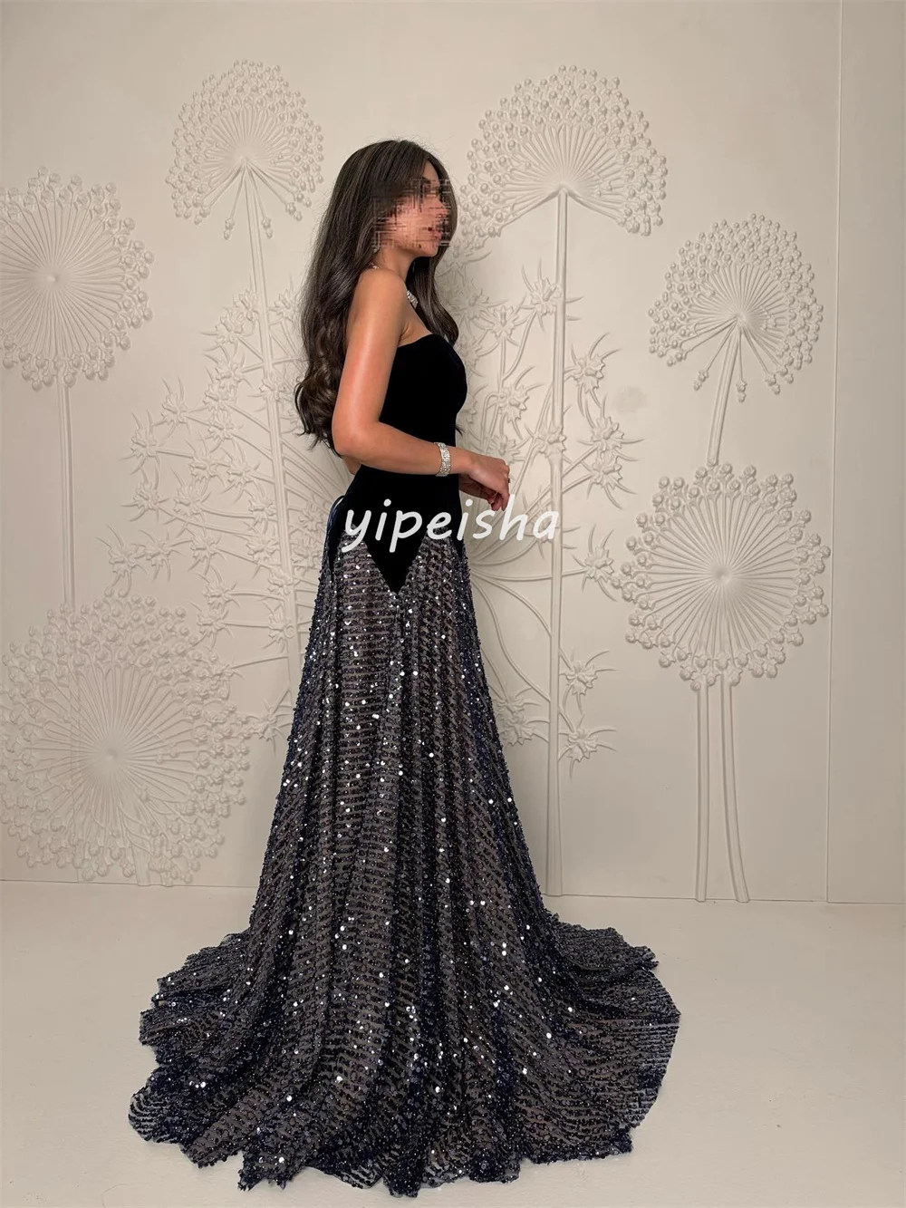 Personalizado intrincado brillo plisado acanalado drapeado rebordear lentejuelas una línea sin tirantes vestidos largos vestidos de noche estilo chino