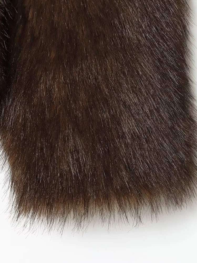 European and American style 2025 winter new women's clothing, fashionable and trendy reversible faux fur effect jacket.