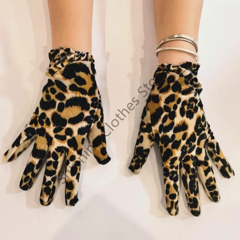 M68A قفازات نمط الفهد اللمسات الناعمة النسيج للأطفال الكبار الأحجام المتاحة