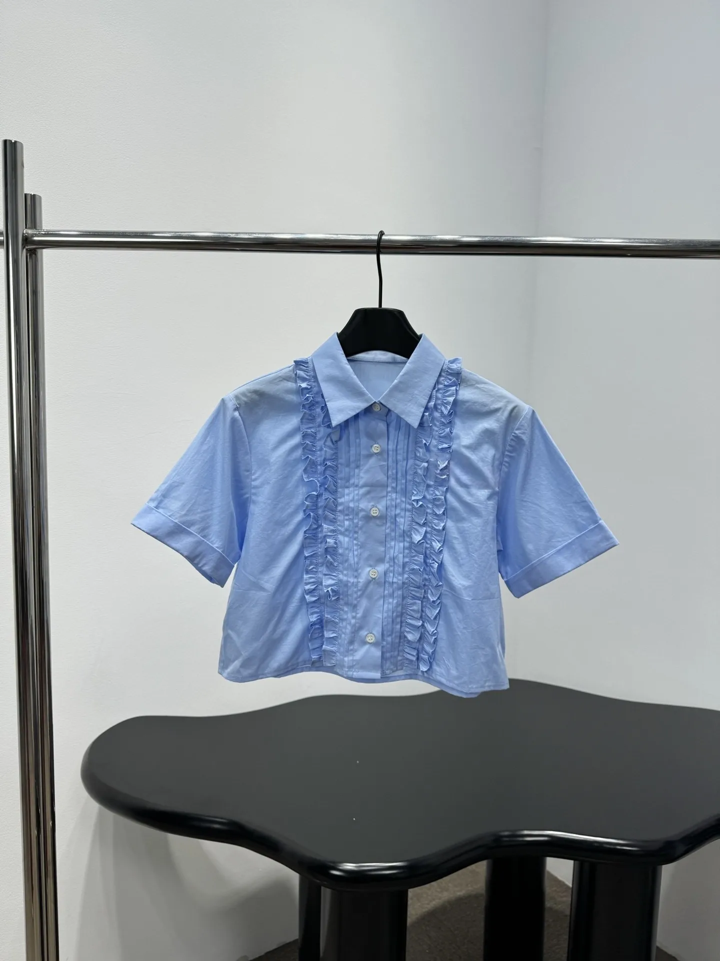 

Женская элегантная блузка-топ с французским воротником и рюшами, синяя, укороченная, омолаживающая образ