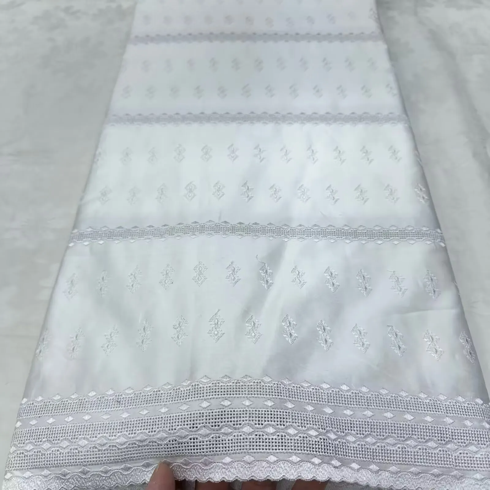 الراقية الأفريقي النيجيري فرنسا الساتان الرجالي السويسري البولندية أقمشة الدانتيل 2025 رائجة البيع لفساتين الخياطة حفل زفاف العريس