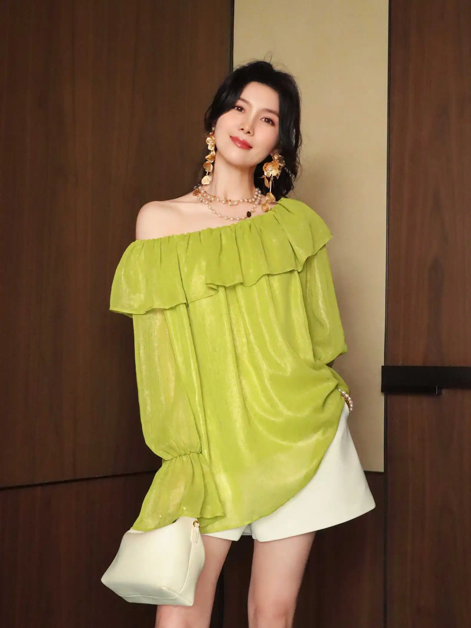 

Loose Fene Age-Defng One-oulder Embellied Hem Yellow-een Milk Series Chiffon irt Spring Summer Original Design