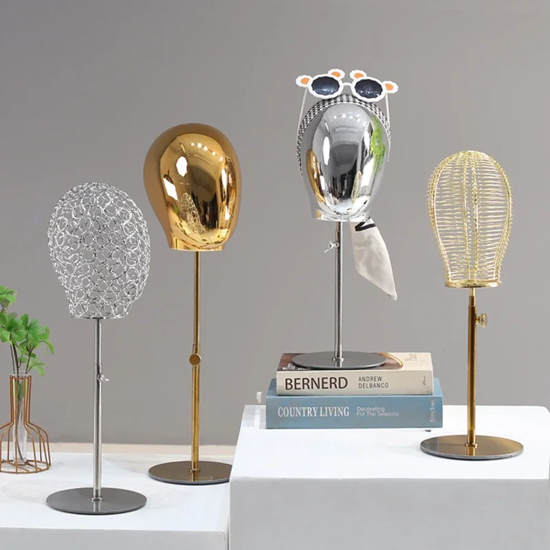 

Деревянная подставка-манекен для демонстрации париков, головных уборов и аксессуаров для укладки волос, в виде женской головы или детского манекена.