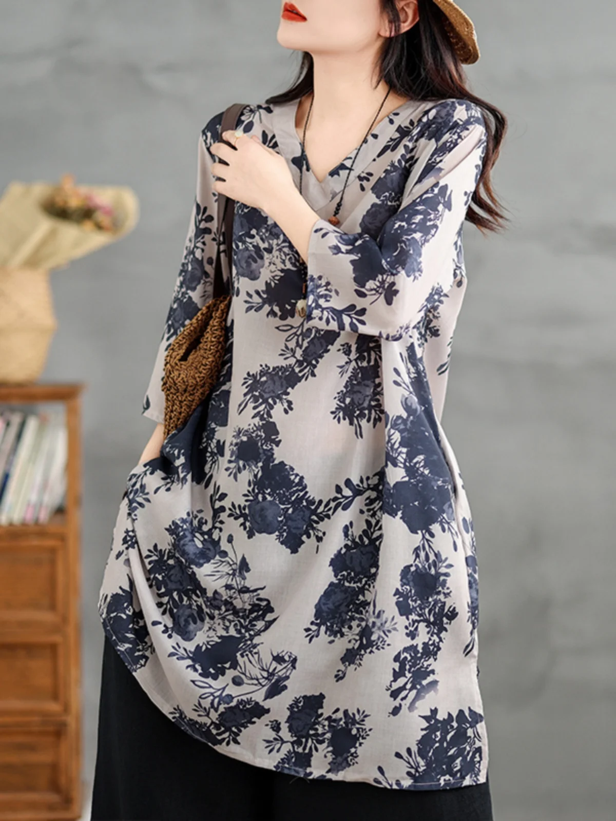 Jersey Retro holgado de algodón y lino para mujer, jersey fino con escote en V, Top informal de longitud media con estampado europeo