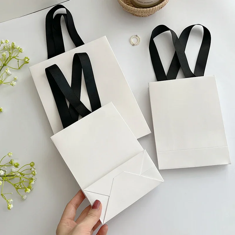 

Gift Bag White Small Air Bag Jewelry with Hand Gift Bag in Stock Accessory Holder Organizer 1PC