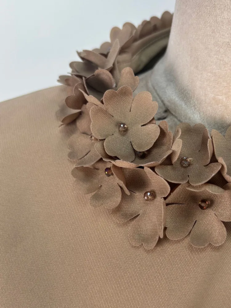 QMQA موضة المرأة أنيقة كيب فستان ستان المرقعة ثلاثية الأبعاد الأزهار شال الجولة الرقبة ثوب فساتين طويلة 2026 ربيع جديد QM963 #6