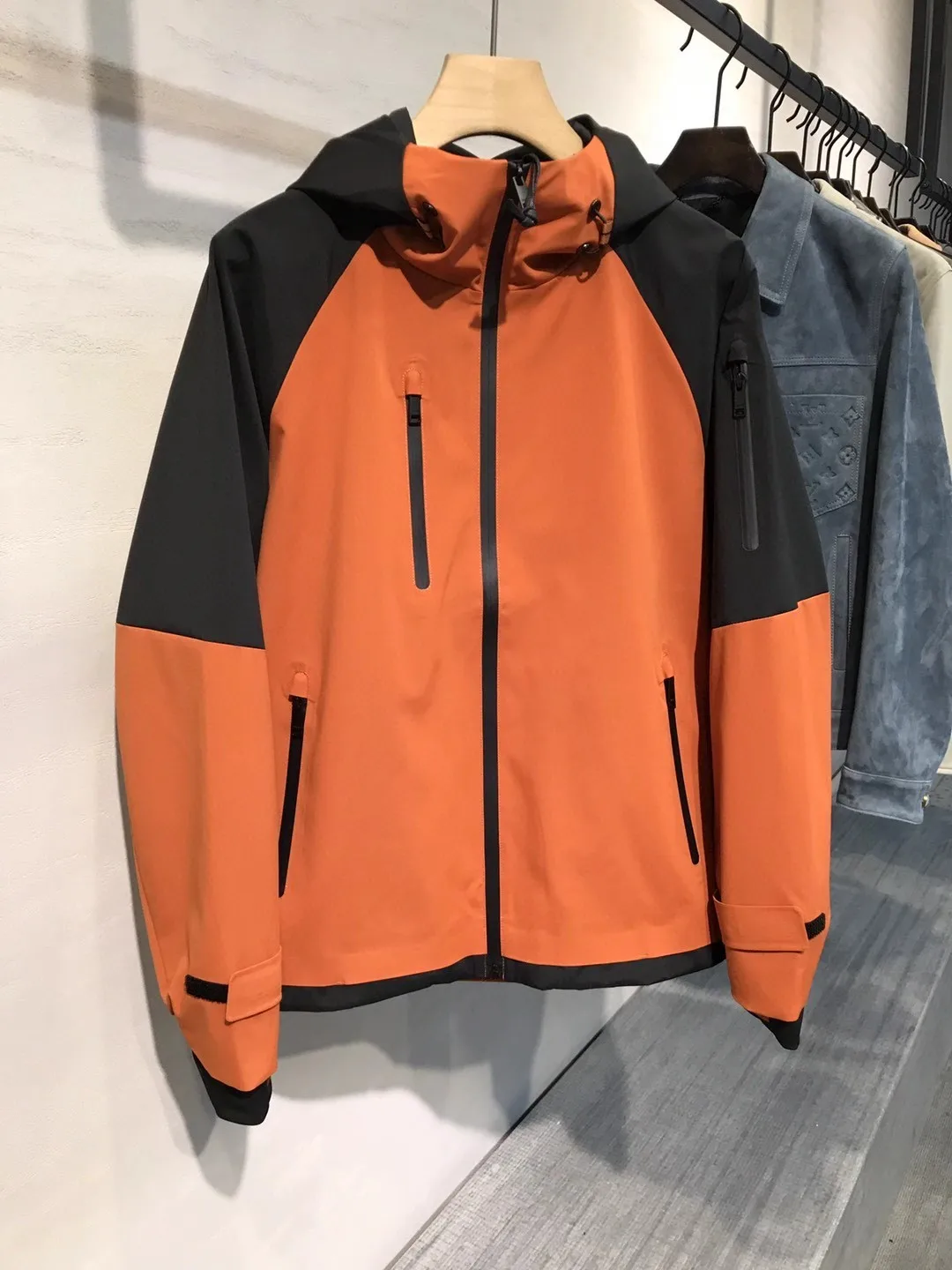 

Men's Outdoor Windproof Hooded Jaet Faionable Color Blo Spring Autumn Stand Fit Long Sve Zipper Closure Color